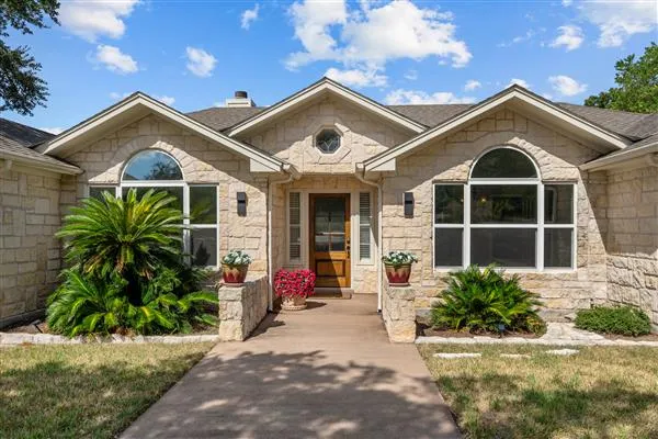 4096 Outpost Trace Lago Vista, TX 78645