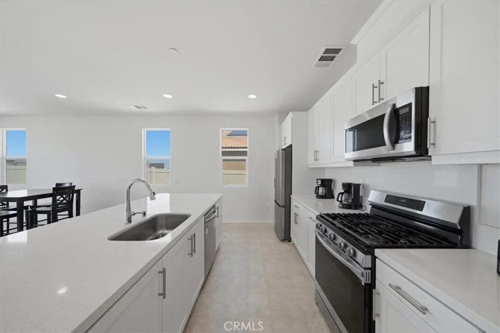 8660 Chester Avenue Hesperia, CA 92344