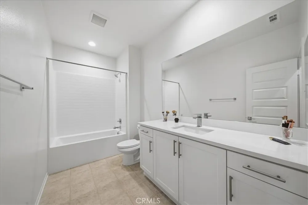 8660 Chester Avenue Hesperia, CA 92344