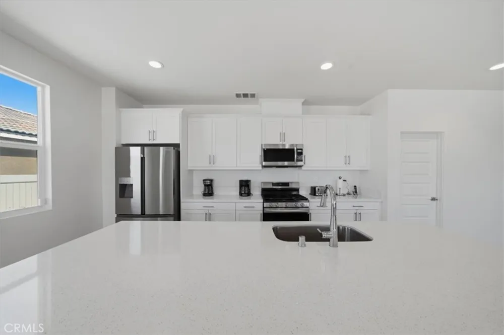 8660 Chester Avenue Hesperia, CA 92344