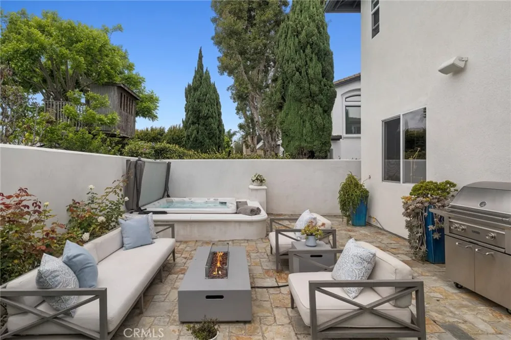 273 Mesa Costa Mesa, CA 92627