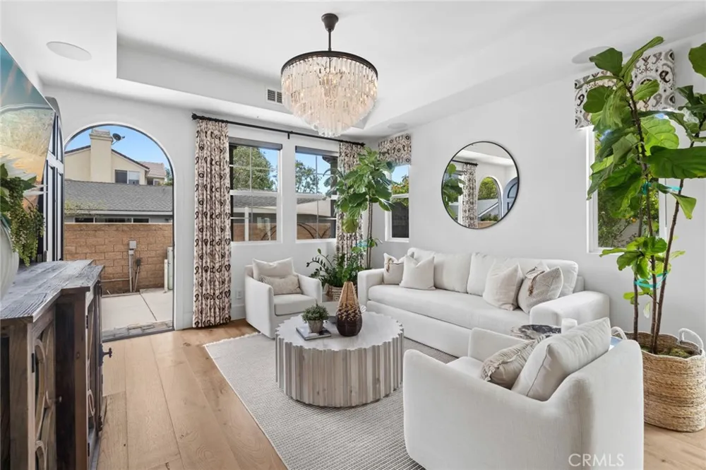 273 Mesa Costa Mesa, CA 92627