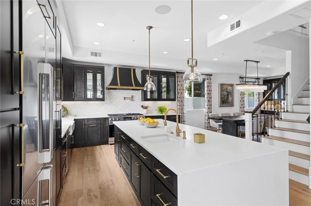 273 Mesa Costa Mesa, CA 92627