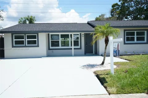 311 COUNTRY CLUB DR