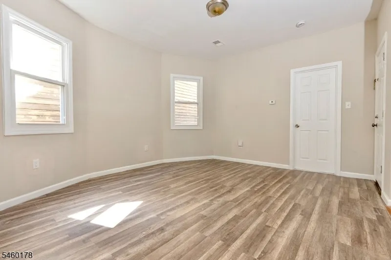 186 N 17th East Orange City, NJ 07017