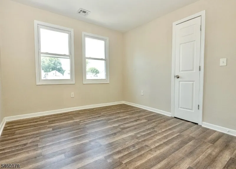 186 N 17th East Orange City, NJ 07017