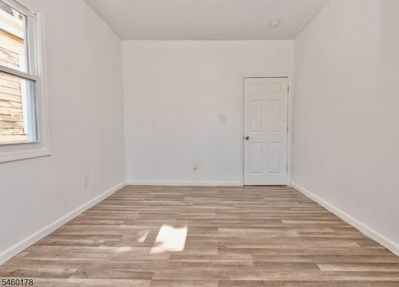 186 N 17th East Orange City, NJ 07017