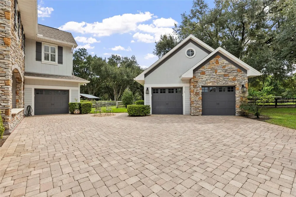 19601 EAGLE CREST DRIVE Lutz, FL 33549
