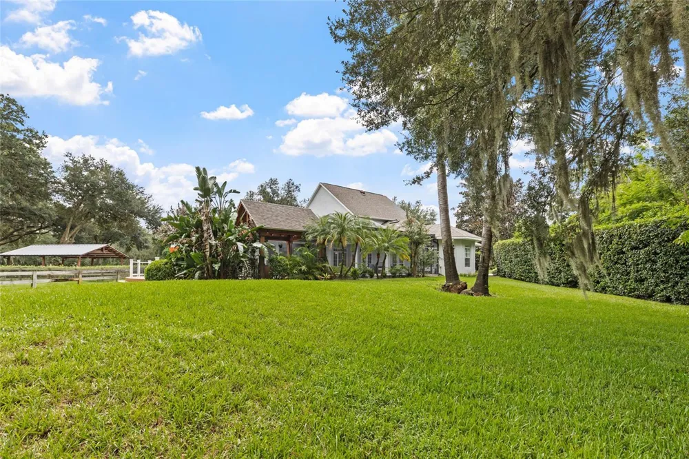 19601 EAGLE CREST DRIVE Lutz, FL 33549