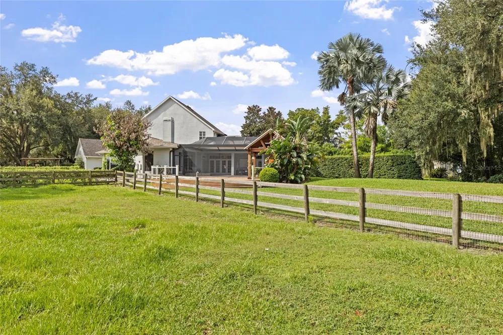 19601 EAGLE CREST DRIVE Lutz, FL 33549