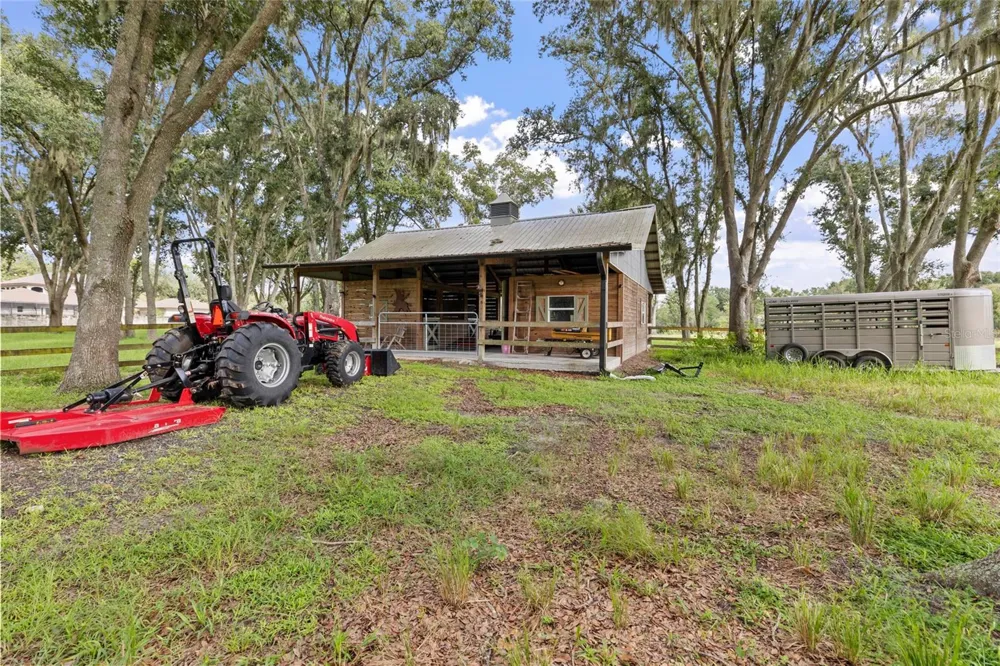 19601 EAGLE CREST DRIVE Lutz, FL 33549