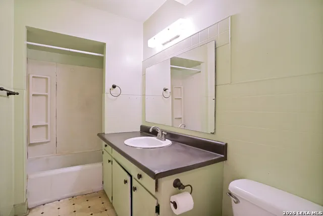 608 Tivy St Kerrville, TX 78028