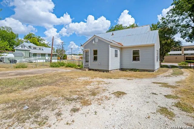 608 Tivy St Kerrville, TX 78028