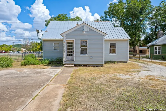 608 Tivy St Kerrville, TX 78028