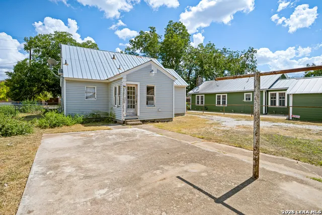 608 Tivy St Kerrville, TX 78028