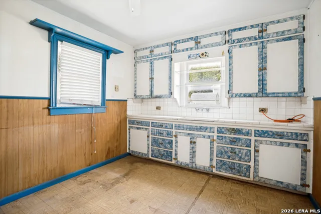 608 Tivy St Kerrville, TX 78028