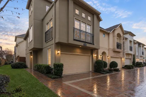 1303 Sherwood Point Lane