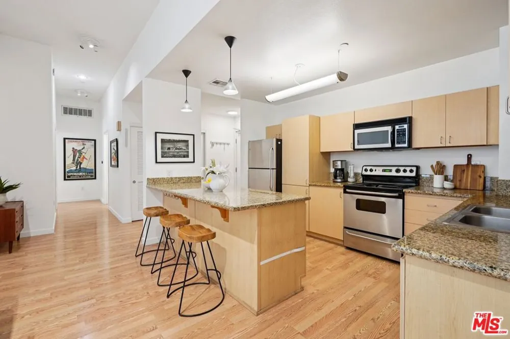 630 W 6th Street #505 Los Angeles, CA 90017