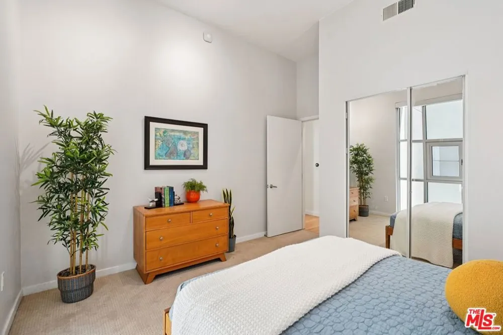 630 W 6th Street #505 Los Angeles, CA 90017