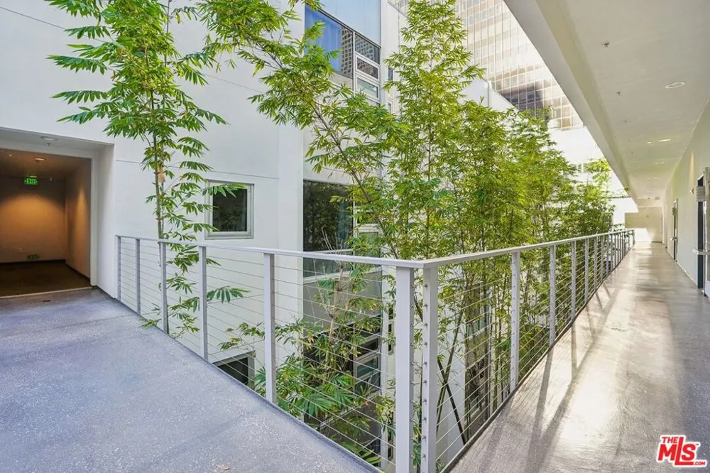 630 W 6th Street #505 Los Angeles, CA 90017
