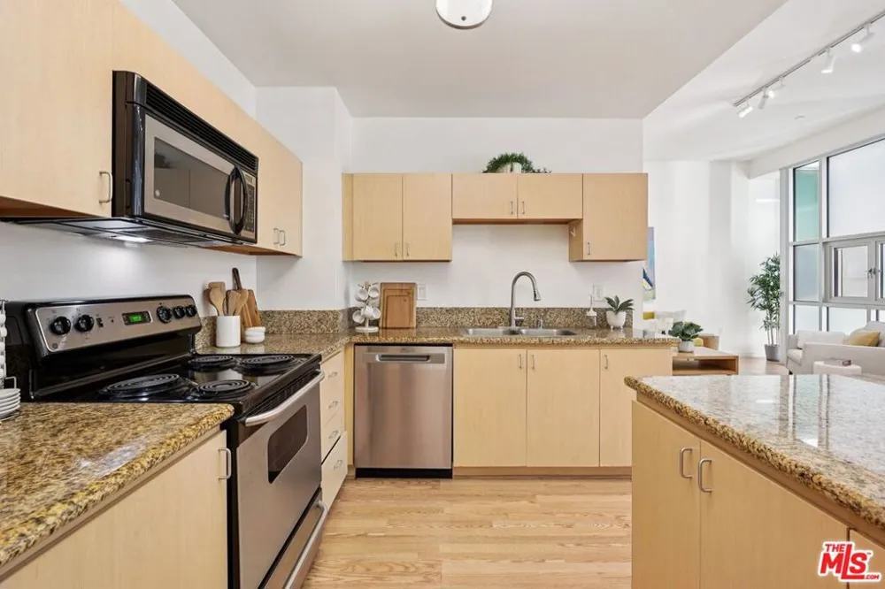 630 W 6th Street #505 Los Angeles, CA 90017