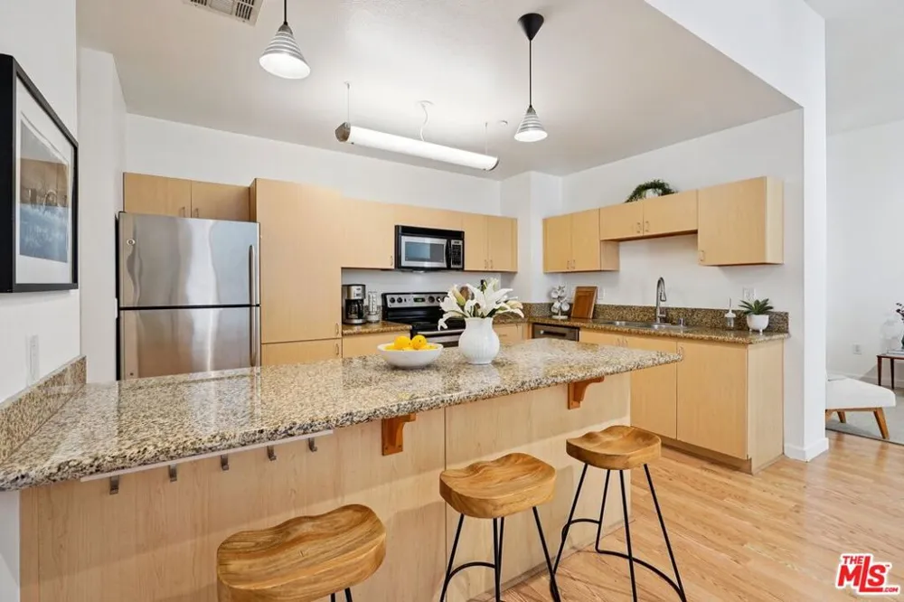 630 W 6th Street #505 Los Angeles, CA 90017