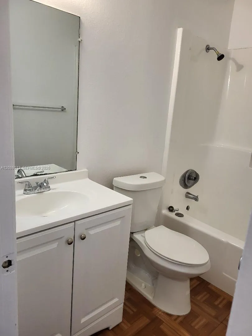5156 NE 6th Ave #219 Oakland Park, FL 33334
