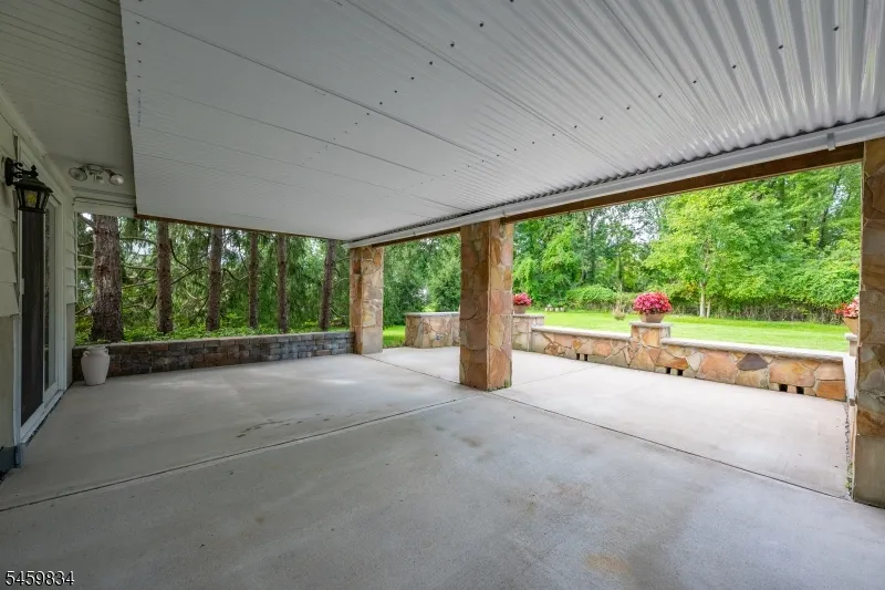 14 Jaclyn Dr East Hanover, NJ 07936