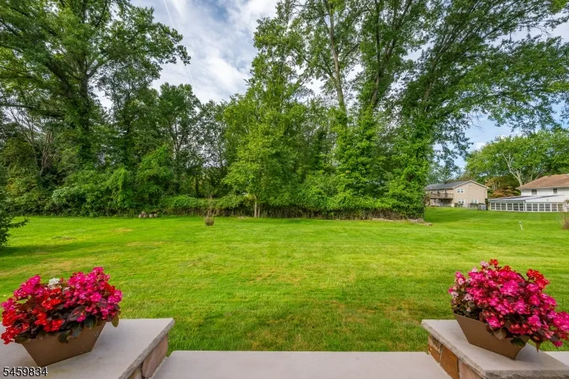 14 Jaclyn Dr East Hanover, NJ 07936