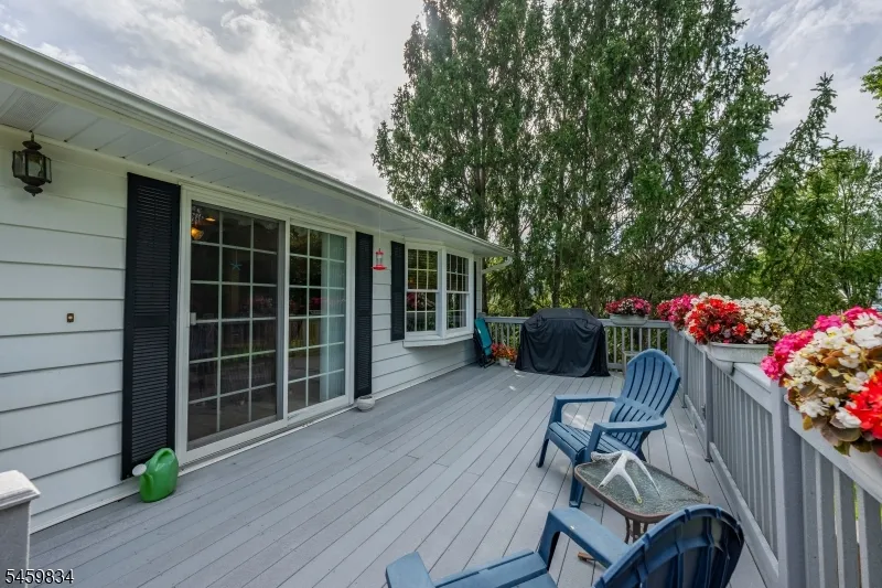 14 Jaclyn Dr East Hanover, NJ 07936