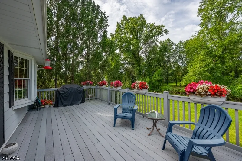 14 Jaclyn Dr East Hanover, NJ 07936