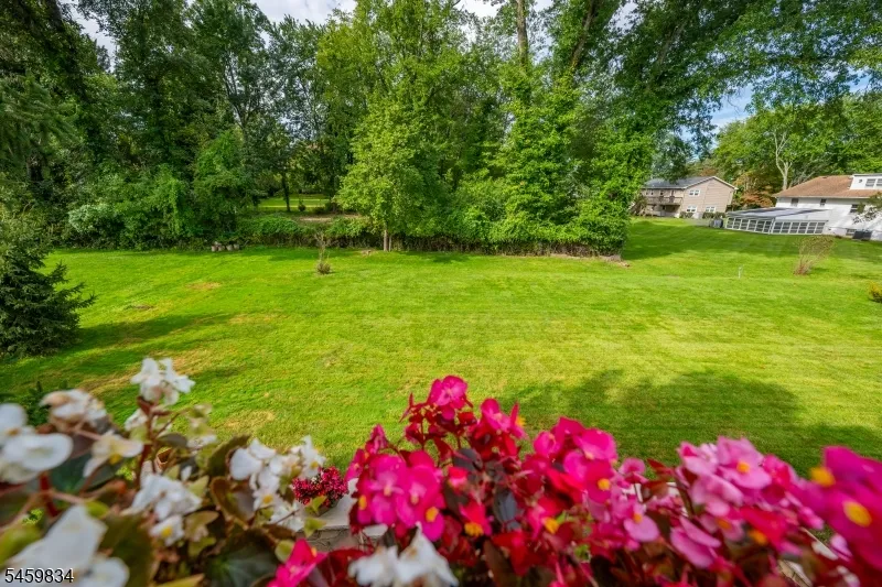 14 Jaclyn Dr East Hanover, NJ 07936