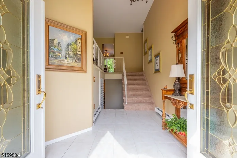 14 Jaclyn Dr East Hanover, NJ 07936