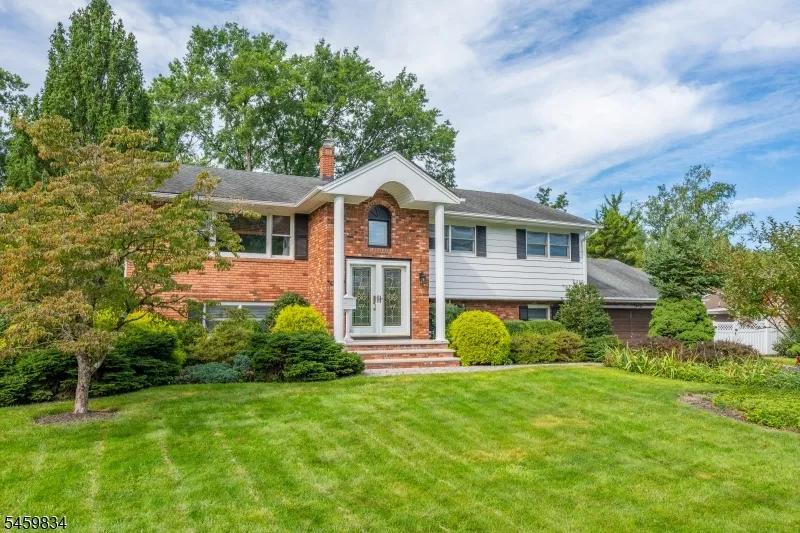 14 Jaclyn Dr East Hanover, NJ 07936