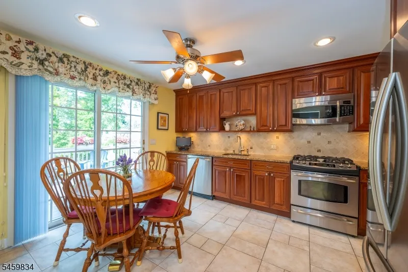 14 Jaclyn Dr East Hanover, NJ 07936