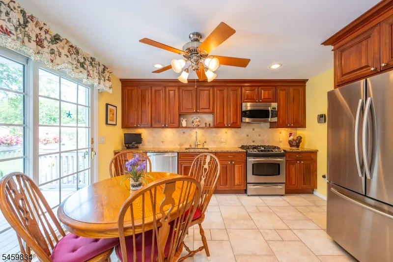 14 Jaclyn Dr East Hanover, NJ 07936