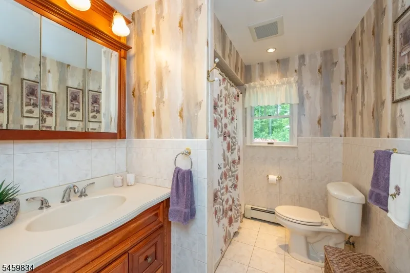 14 Jaclyn Dr East Hanover, NJ 07936