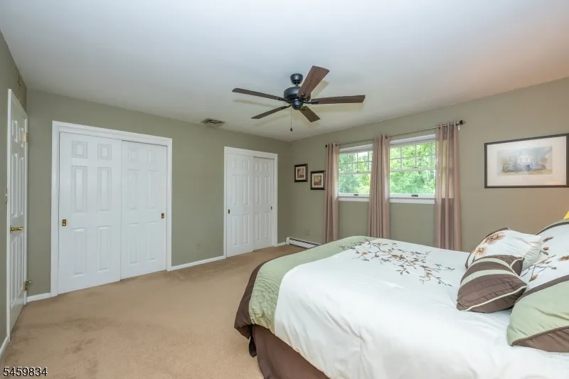 14 Jaclyn Dr East Hanover, NJ 07936