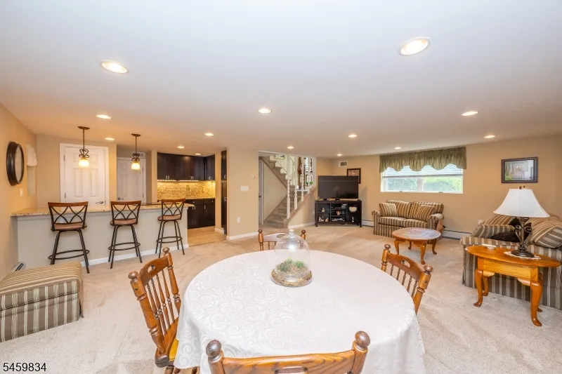 14 Jaclyn Dr East Hanover, NJ 07936