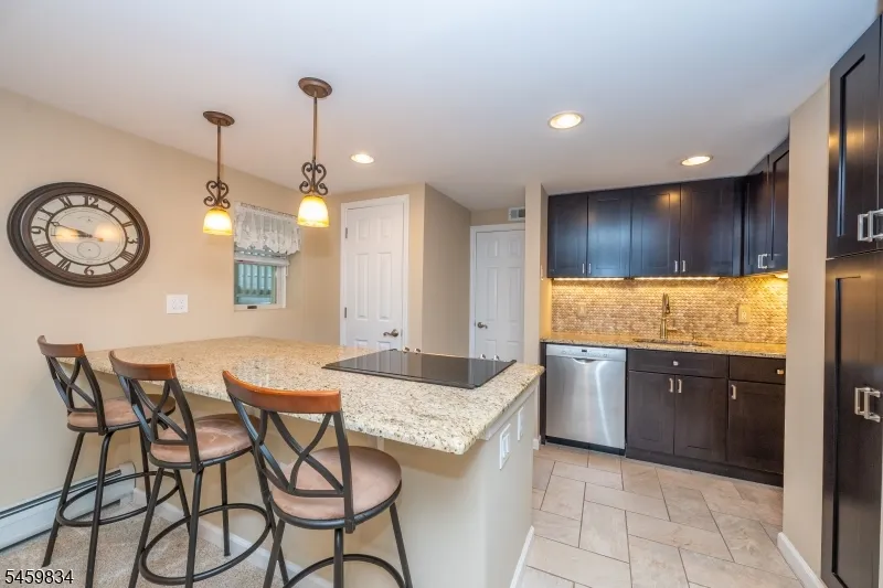 14 Jaclyn Dr East Hanover, NJ 07936