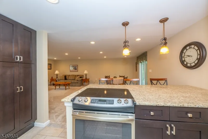 14 Jaclyn Dr East Hanover, NJ 07936