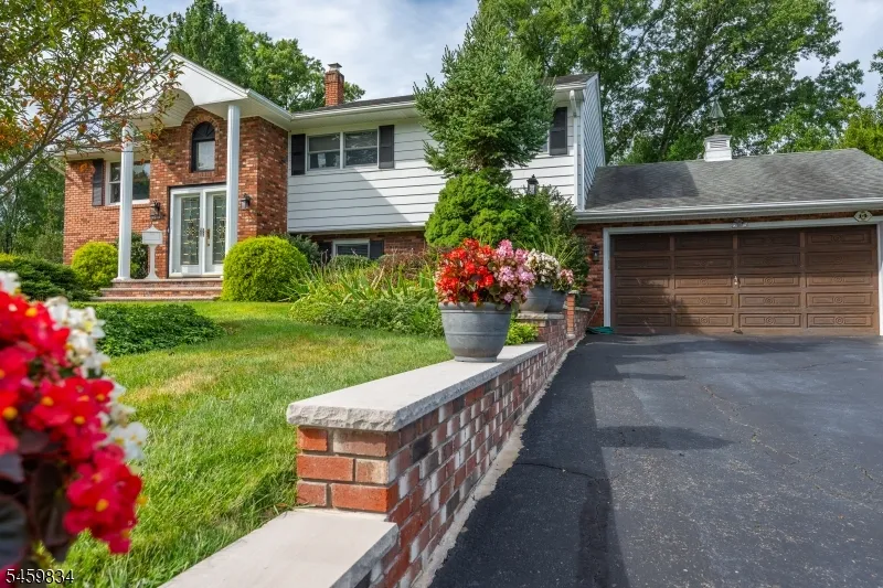 14 Jaclyn Dr East Hanover, NJ 07936