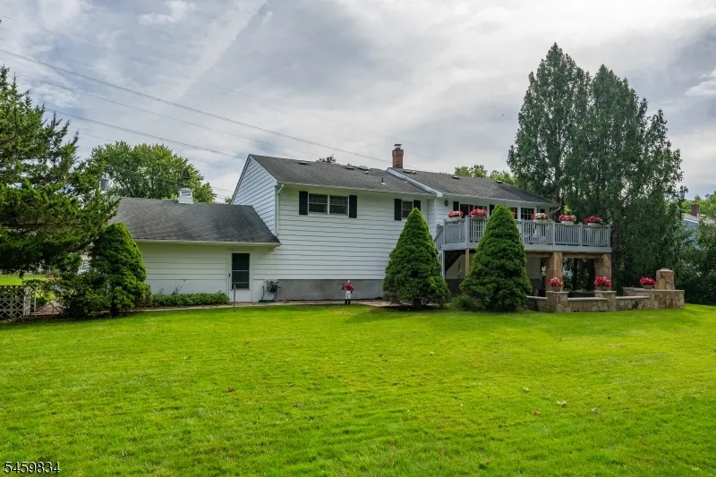 14 Jaclyn Dr East Hanover, NJ 07936