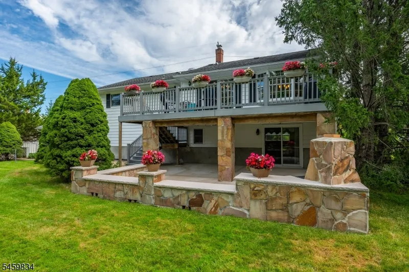 14 Jaclyn Dr East Hanover, NJ 07936