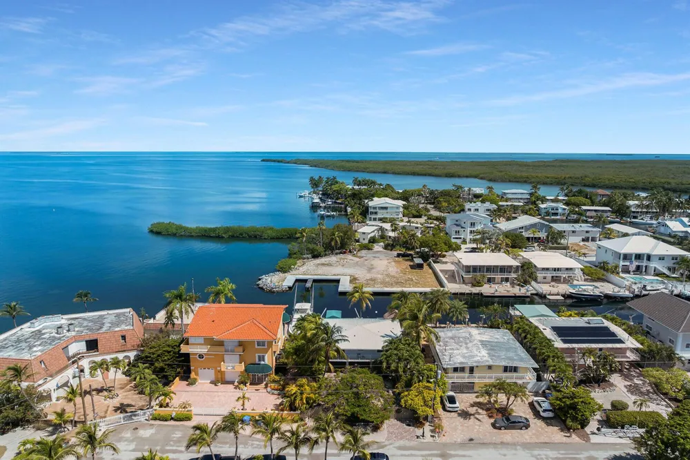 114 COCONUT PALM BOULEVARD Tavernier, FL 33070