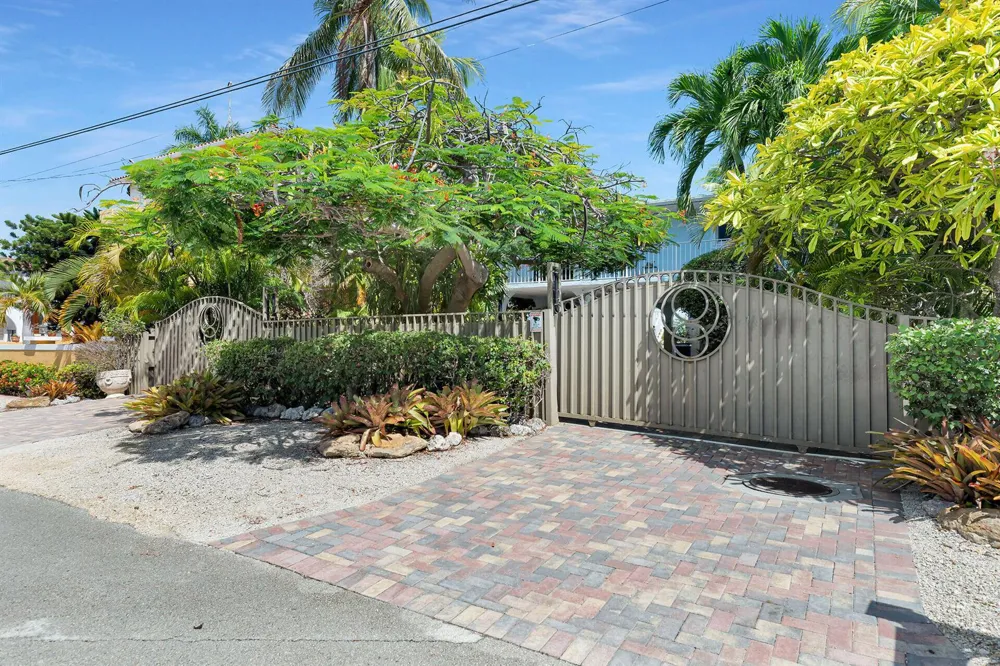 114 COCONUT PALM BOULEVARD Tavernier, FL 33070