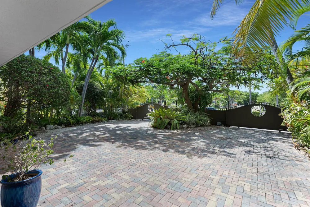 114 COCONUT PALM BOULEVARD Tavernier, FL 33070