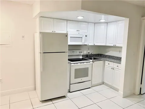 19455 NE 10 AVENUE #2-121