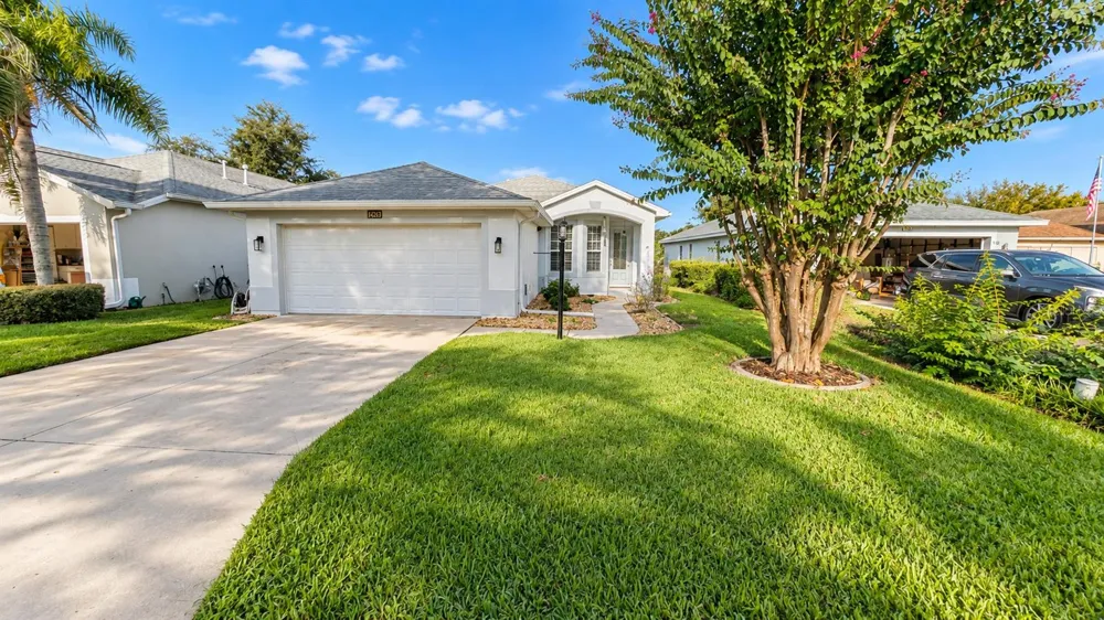 4925 PORTSMOUTH STREET Tavares, FL 32778