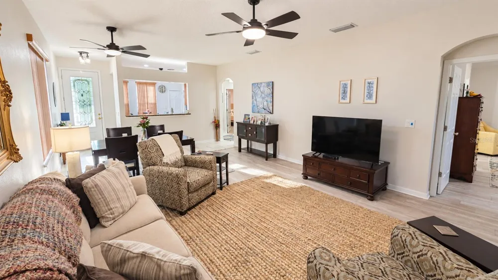 4925 PORTSMOUTH STREET Tavares, FL 32778